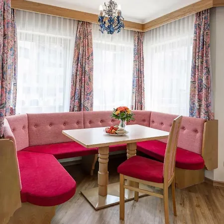 Отель Strass- 3*