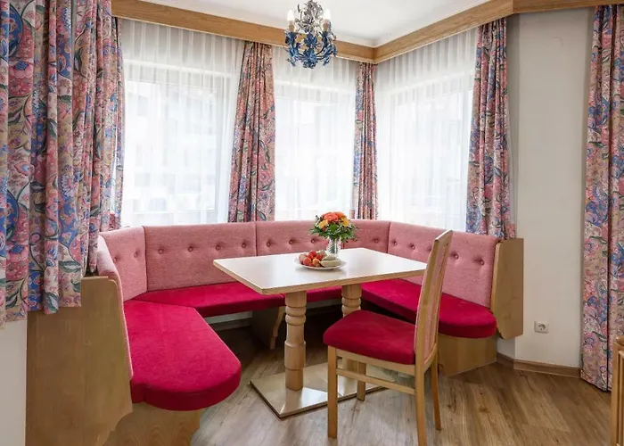 Отель Strass- 3*